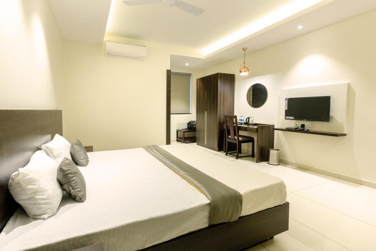 Hotel Paramount Suites&Service Apartments Mangaluru Exterior foto