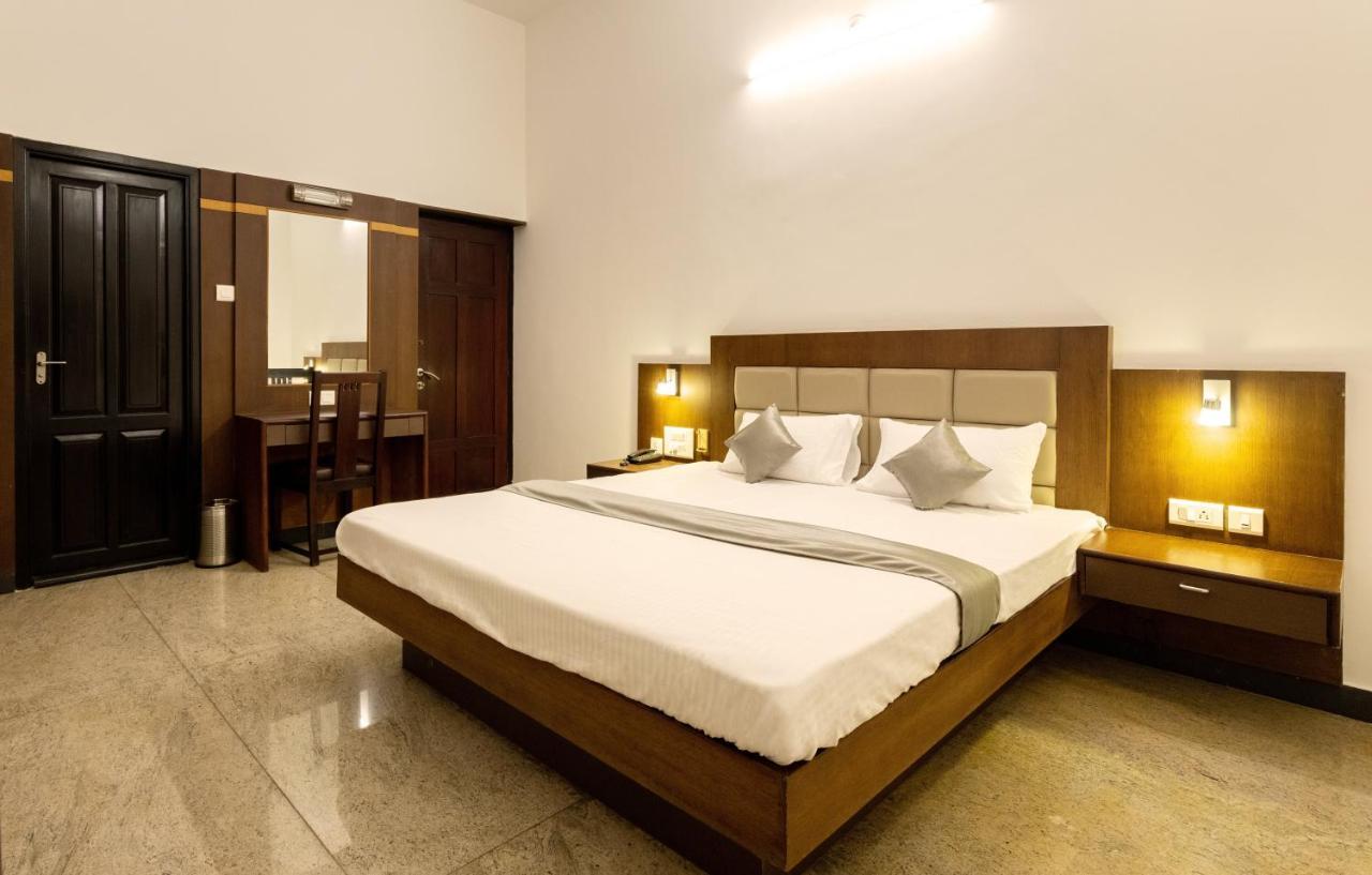 Hotel Paramount Suites&Service Apartments Mangaluru Exterior foto