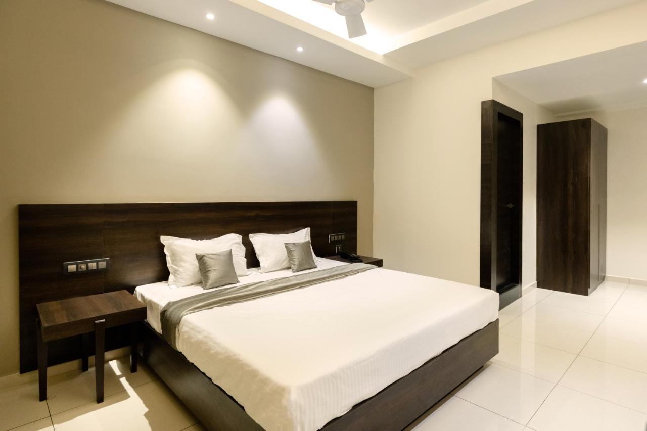 Hotel Paramount Suites&Service Apartments Mangaluru Exterior foto