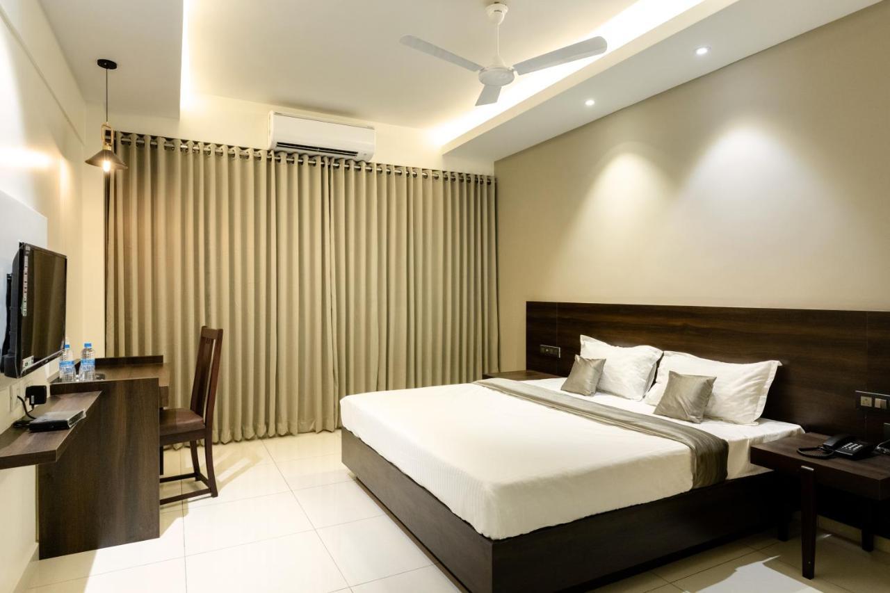 Hotel Paramount Suites&Service Apartments Mangaluru Exterior foto